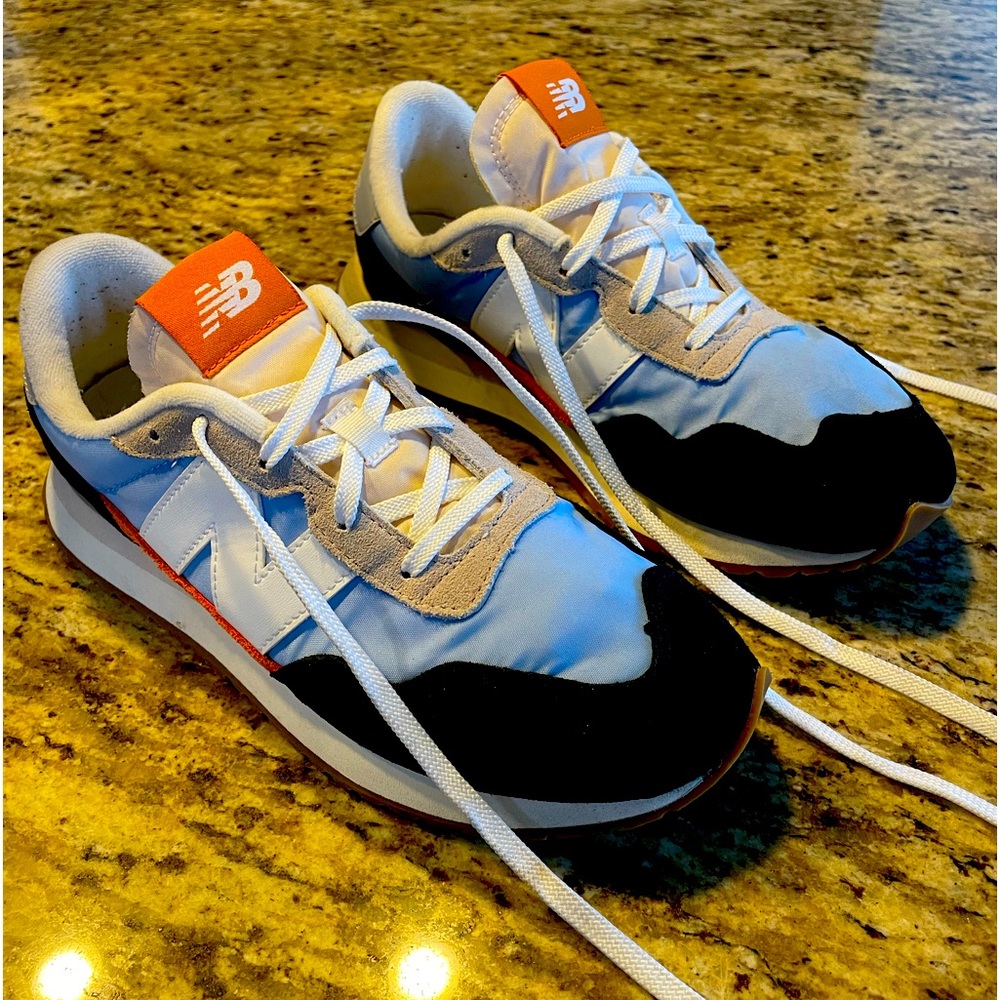 Big kid boys New Balance shoes -237’s Like New